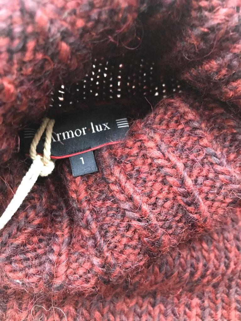 Jersey vino cuello alto