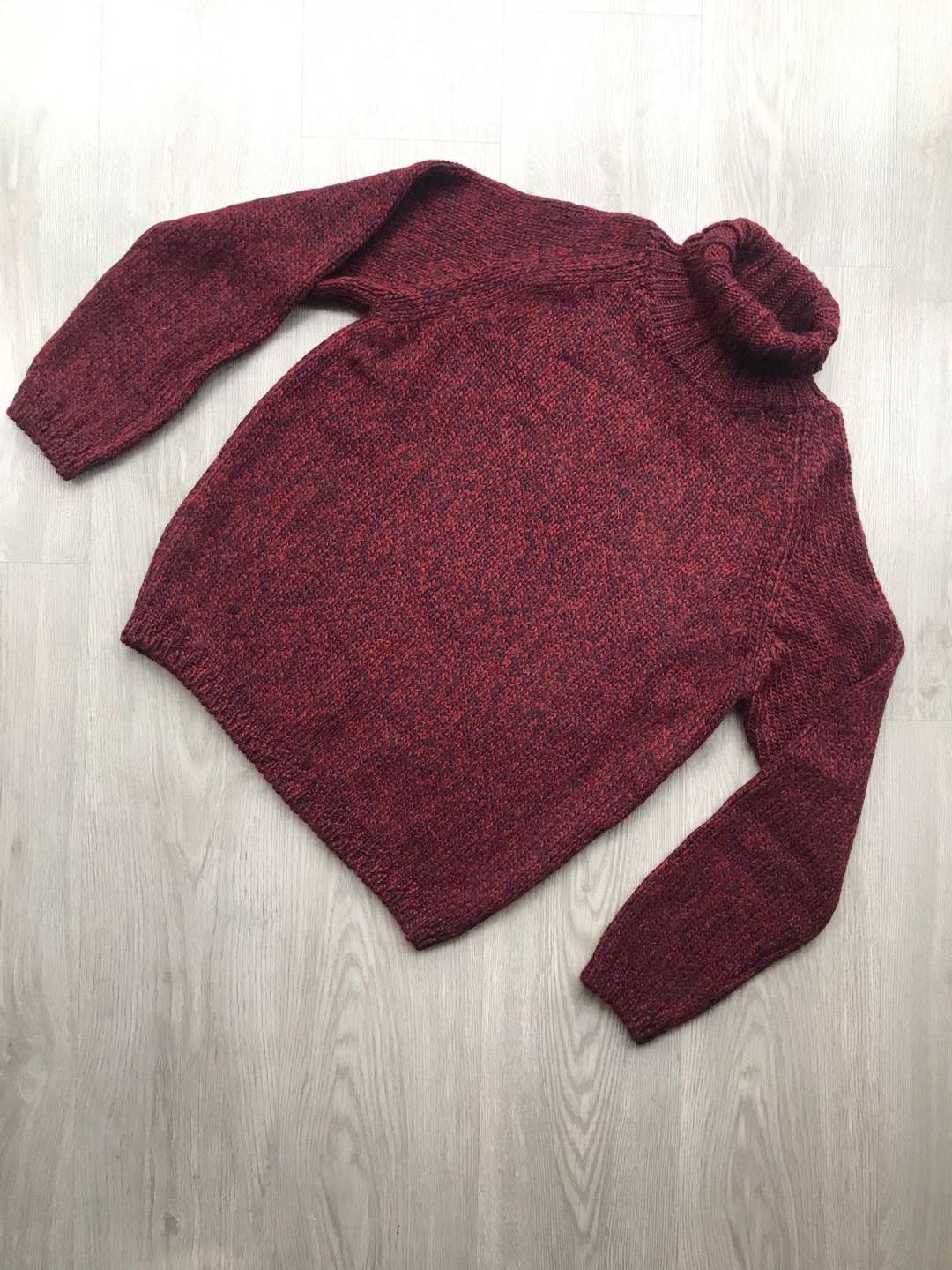Jersey vino cuello alto
